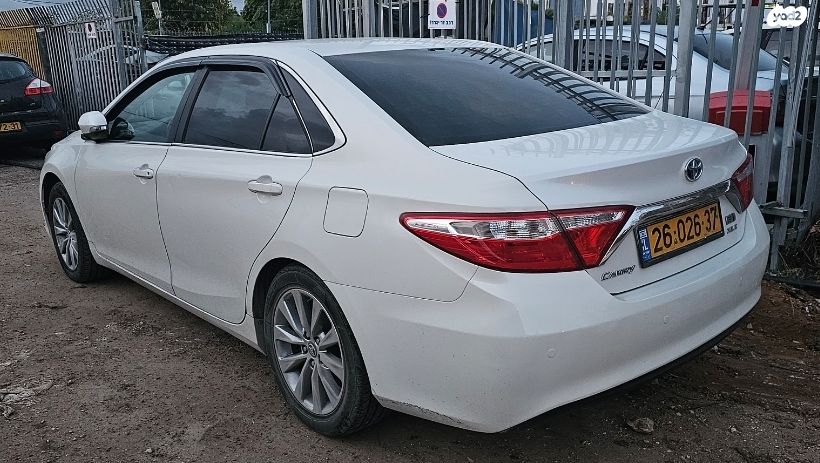 טויוטה קאמרי