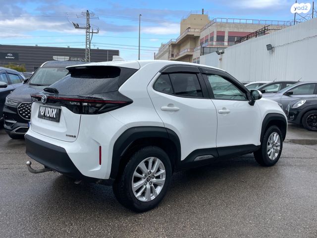 טויוטה יאריס קרוס