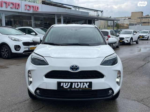 טויוטה יאריס קרוס