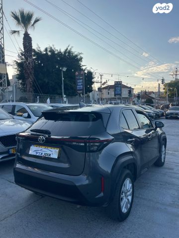 טויוטה יאריס קרוס