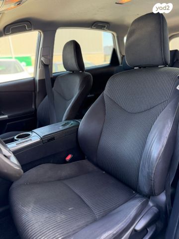 טויוטה פריוס פלוס