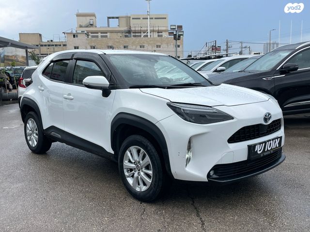 טויוטה יאריס קרוס