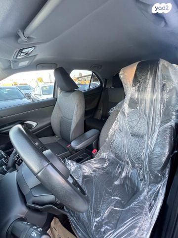 טויוטה יאריס קרוס