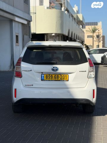 טויוטה פריוס פלוס