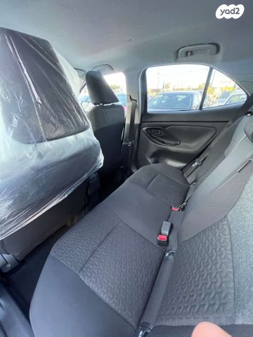 טויוטה יאריס קרוס