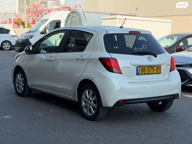טויוטה יאריס