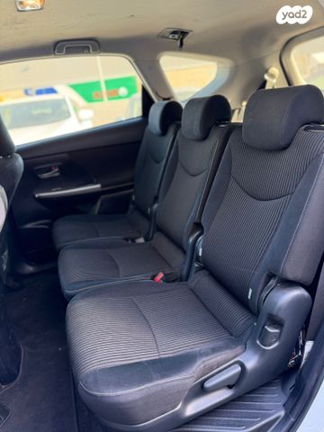 טויוטה פריוס פלוס