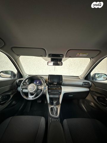 טויוטה יאריס קרוס