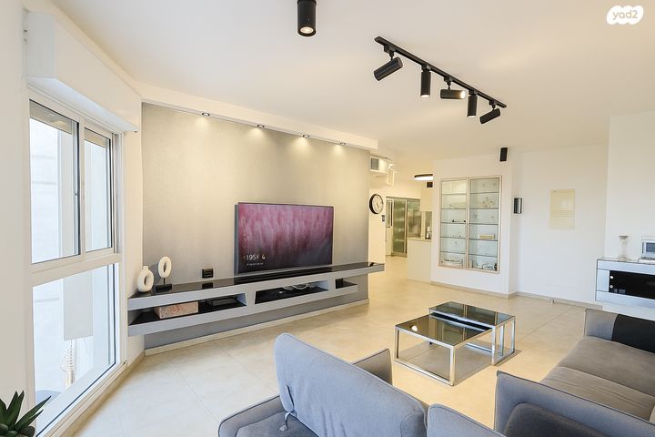 שדרות צפריר 11