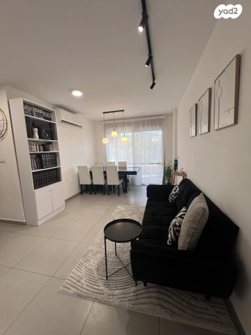 דירה, הנרקיסים 12, רכסים, רכסים