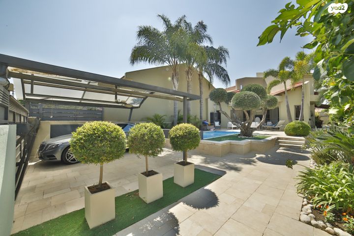 בית פרטי/ קוטג', אחד במאי 5, שיכון גג, אזור