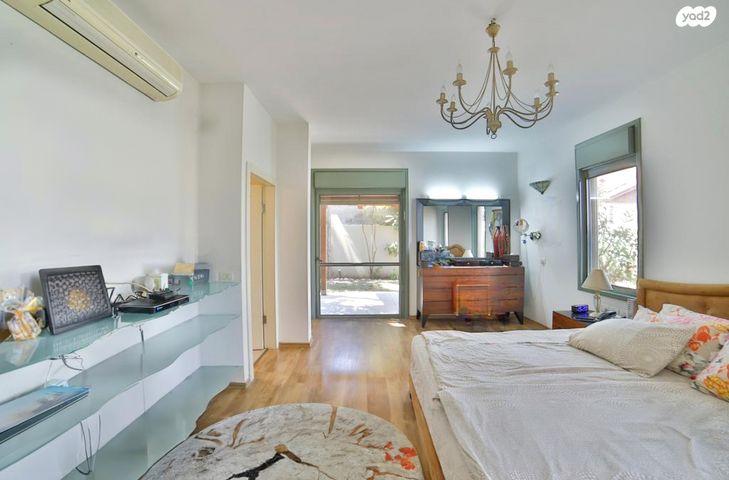 בית פרטי/ קוטג', אחד במאי 5, שיכון גג, אזור