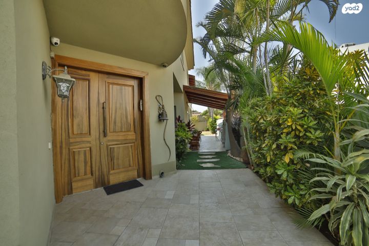 בית פרטי/ קוטג', אחד במאי 5, שיכון גג, אזור