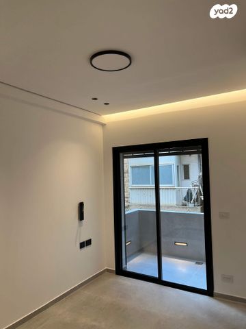 בנימין מטודלה 16