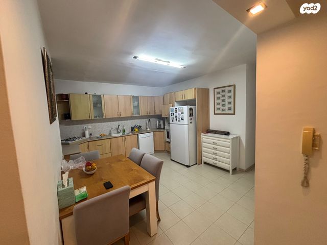 דירה, שדרות בר אילן 2, לב העיר, בת ים