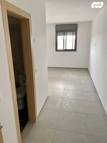 דירה, שושנה דמארי 7, גדרה מזרח, גדרה