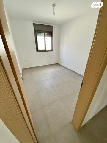 דירה, שושנה דמארי 7, גדרה מזרח, גדרה