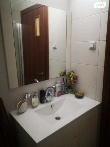 דירה, דוד טבצ'ניק 11, נווה גן, פתח תקווה