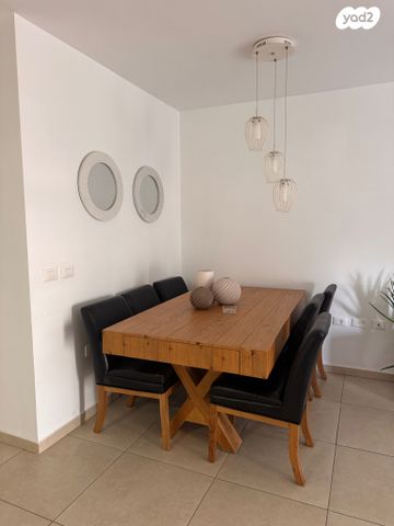 דירה, הר הצופים 52, רחובות ההולנדית, רחובות