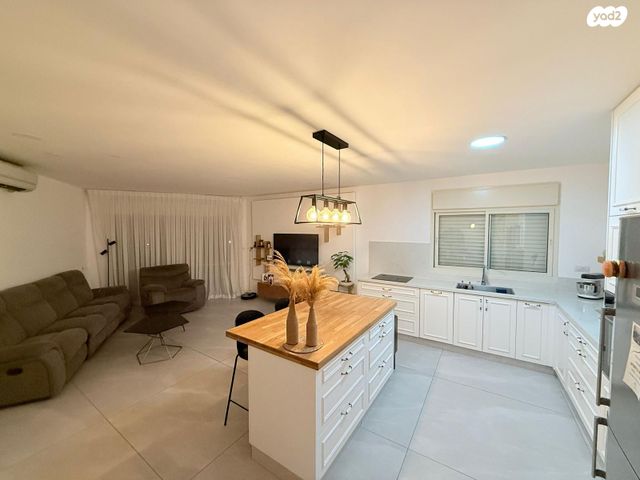 דירה, חודשי השנה 6, העונות - בבניה, רובע 11, אילת