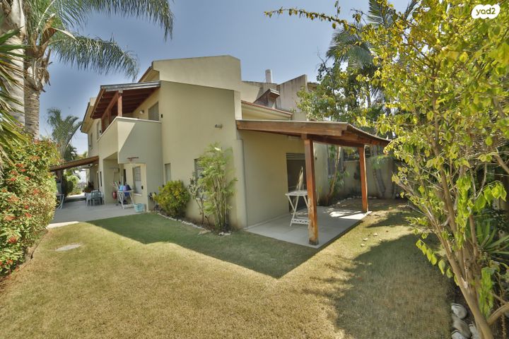 בית פרטי/ קוטג', אחד במאי 5, שיכון גג, אזור