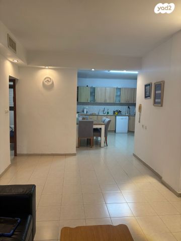 דירה, שדרות בר אילן 2, לב העיר, בת ים