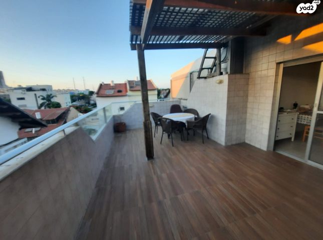 גג/ פנטהאוז, יוטבתה 23, ג'סי כהן, חולון