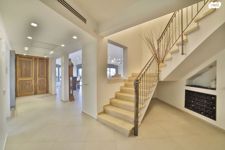 בית פרטי/ קוטג', אחד במאי 5, שיכון גג, אזור