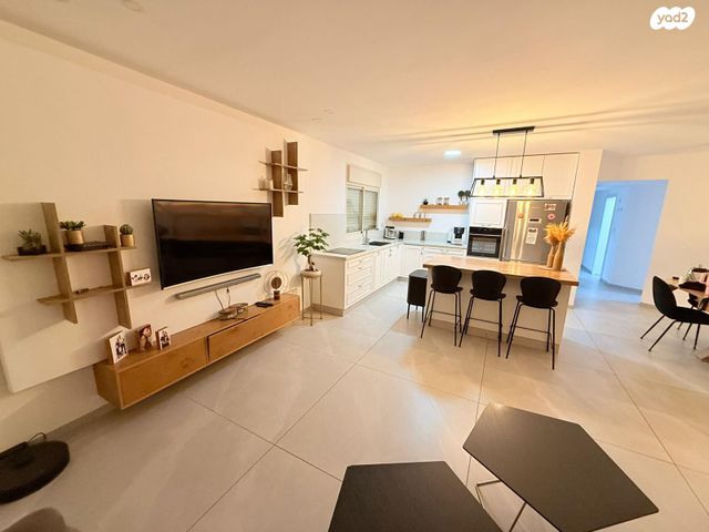 דירה, חודשי השנה 6, העונות - בבניה, רובע 11, אילת