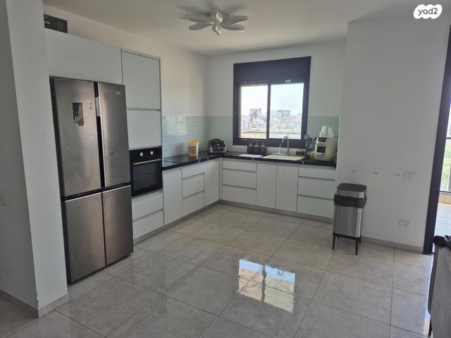 דירה, הצנחנים 1, אריק שרון, נהריה