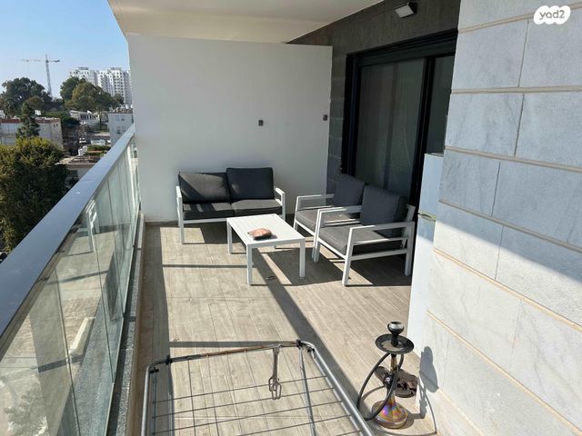 דירה, הצנחנים 1, אריק שרון, נהריה