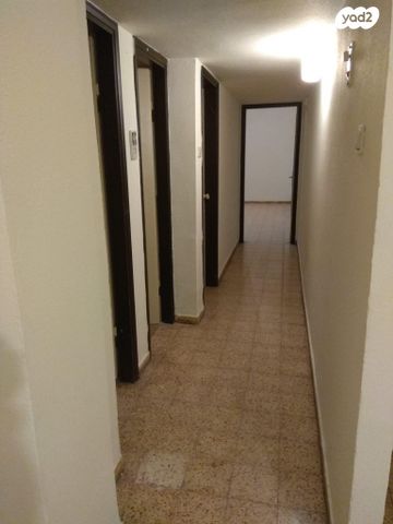 דירה, שדרות רוטשילד 35, רח' הנשיא צפון, חדרה