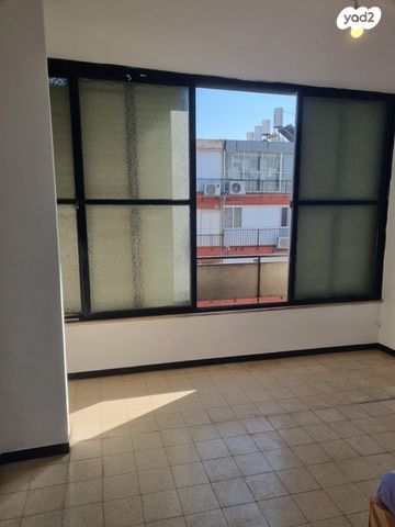 חומה ומגדל 50