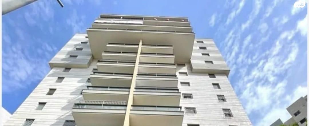 שדרות מקס ואמפרו שיין 7