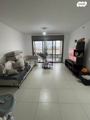 אברהם מחרז 16