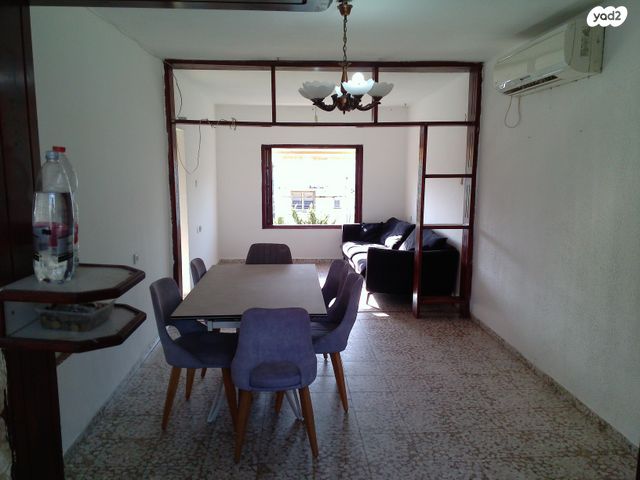 בעל שם טוב 25