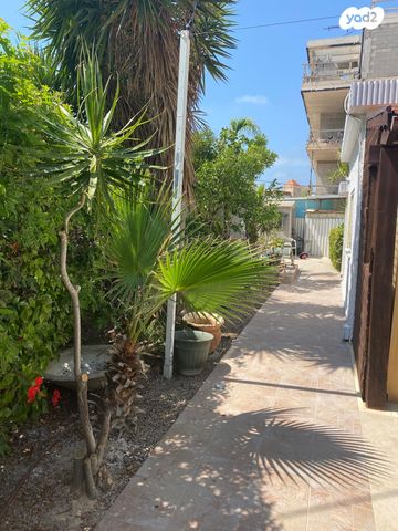 בית פרטי/ קוטג', ביאליק 12, עמידר, נהריה