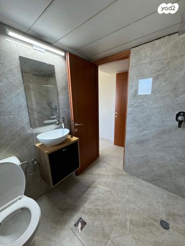 דירה, הרצל 75, שכונת בן גוריון, מרכז העיר ג', רמת גן