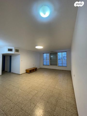 ז'בוטינסקי 58