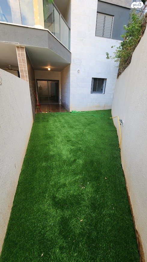 דירת גן, גאולים 52, נאות שושנים, חולון