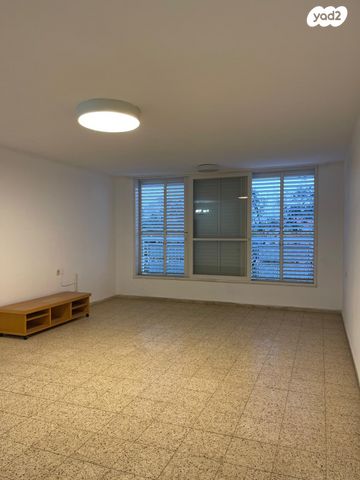 דירה, ז'בוטינסקי 58, ארלוזורוב, גבעתיים