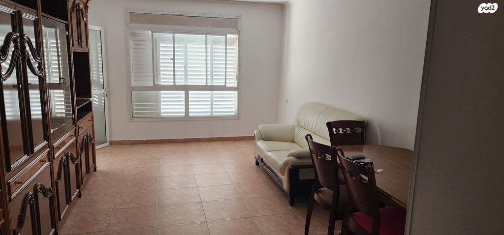 דירה, שדרות מנחם בגין 17, נווה דקלים, אשקלון