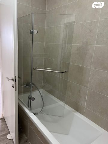 דירה, תופים 1, המוזיקה, שדרות