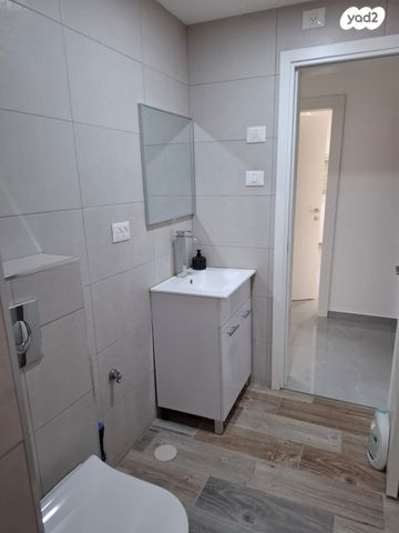 קיבוץ גלויות 111