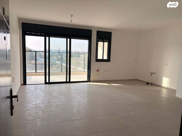 לאה גולדברג 16