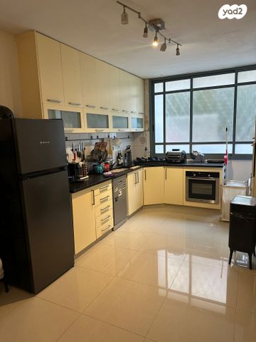 דירה, מעלה הצופים 33, שכונת חשמונאים, מרכז העיר א, רמת גן