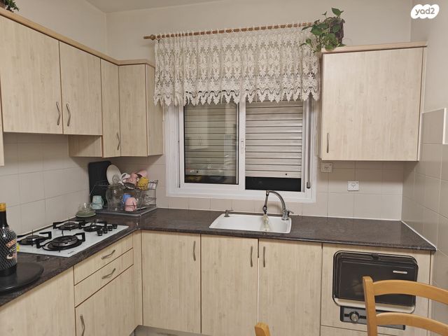 דירה, ברל כצנלסון 18, שיכוני מזרחי, כפר סבא