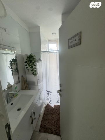 דירה, ידע עם 21, חרוזים, רמת גן