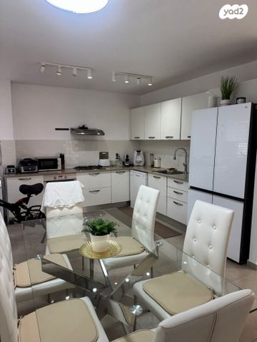 דירה, ידע עם 21, חרוזים, רמת גן