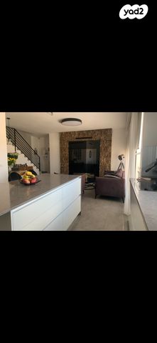 גג/ פנטהאוז, חסדאי 9, גרין ועם, חולון